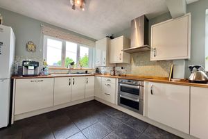 Kitchen/Breakfast Room- click for photo gallery